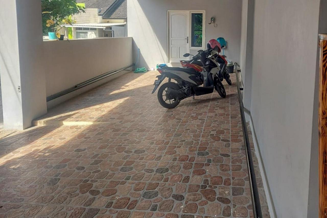 Отель Koolkost @ Jalan Tirto Agung Srondolwetan Экстерьер фото