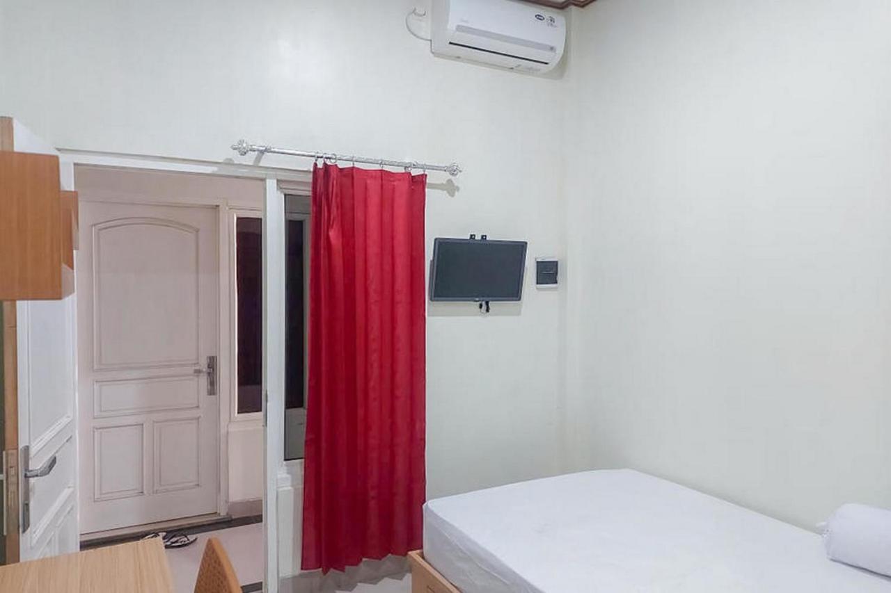 Отель Koolkost @ Jalan Tirto Agung Srondolwetan Экстерьер фото